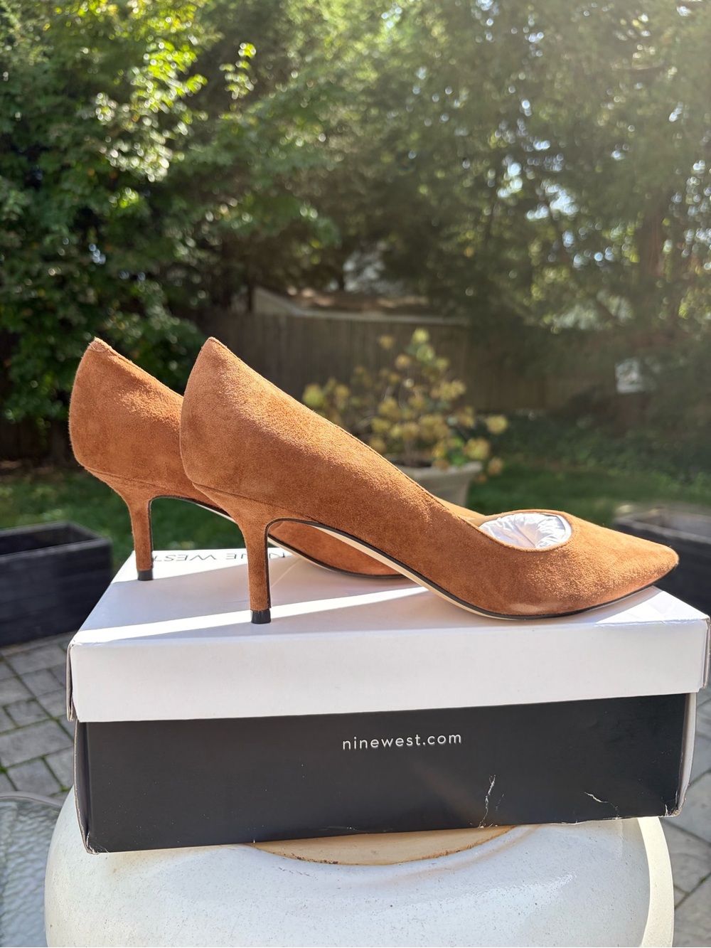 Nine West 🐈 Suede Pointed-Toe Kitten Heels in Camel